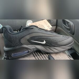 Nike Men's Black and Gray Sneakers